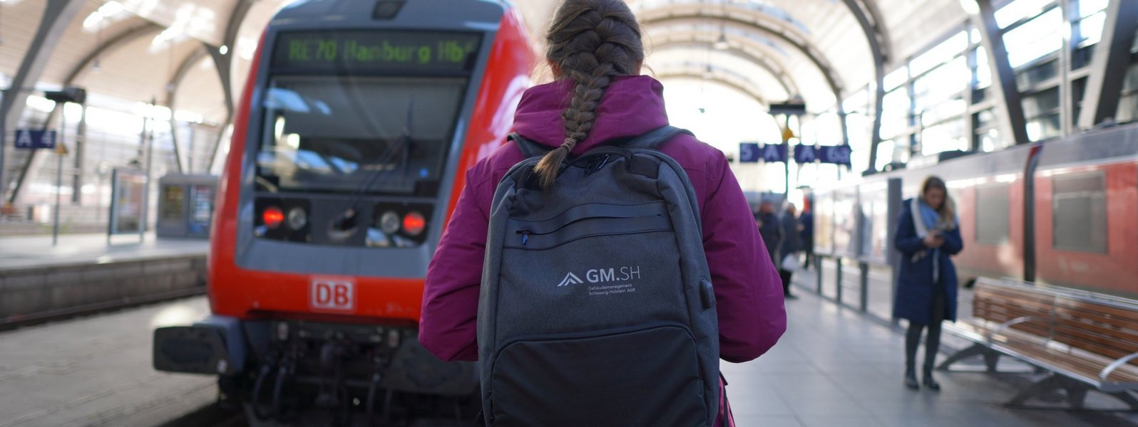 GMSH-Kollegin fährt mit dem GMSH-9-Euro-Ticket mit der Bahn. 