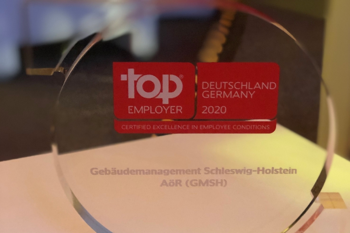 Top-Employer-Pokal mit GMSH Gravur.